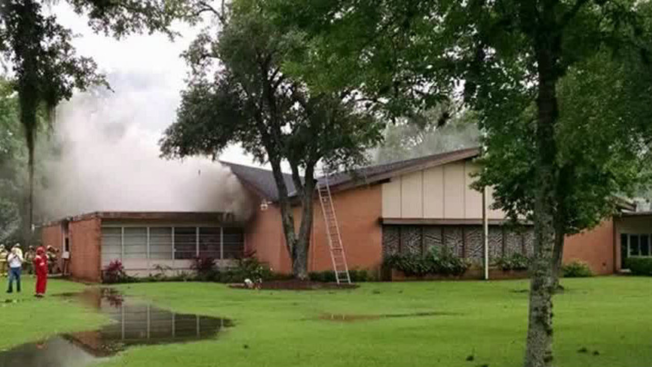 Church catches fire in Lake Jackson
